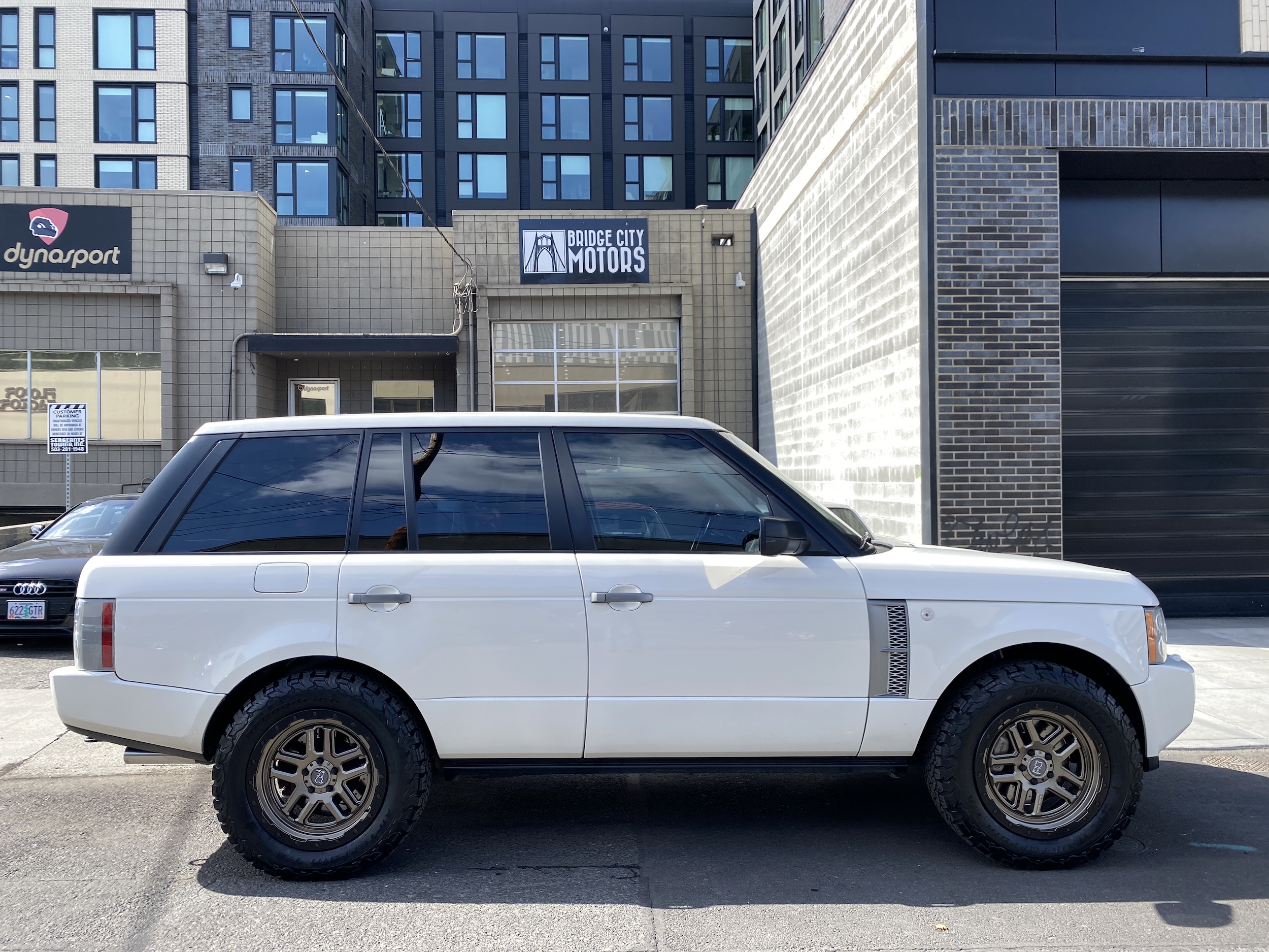 Range rover 2009 года